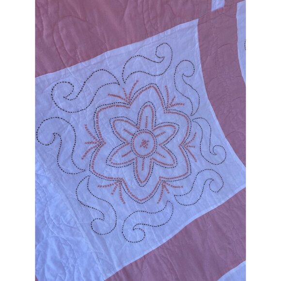Vintage 1970s Cross Stitch Flower Quilt Cotton 75x100 - Picture 5 of 16